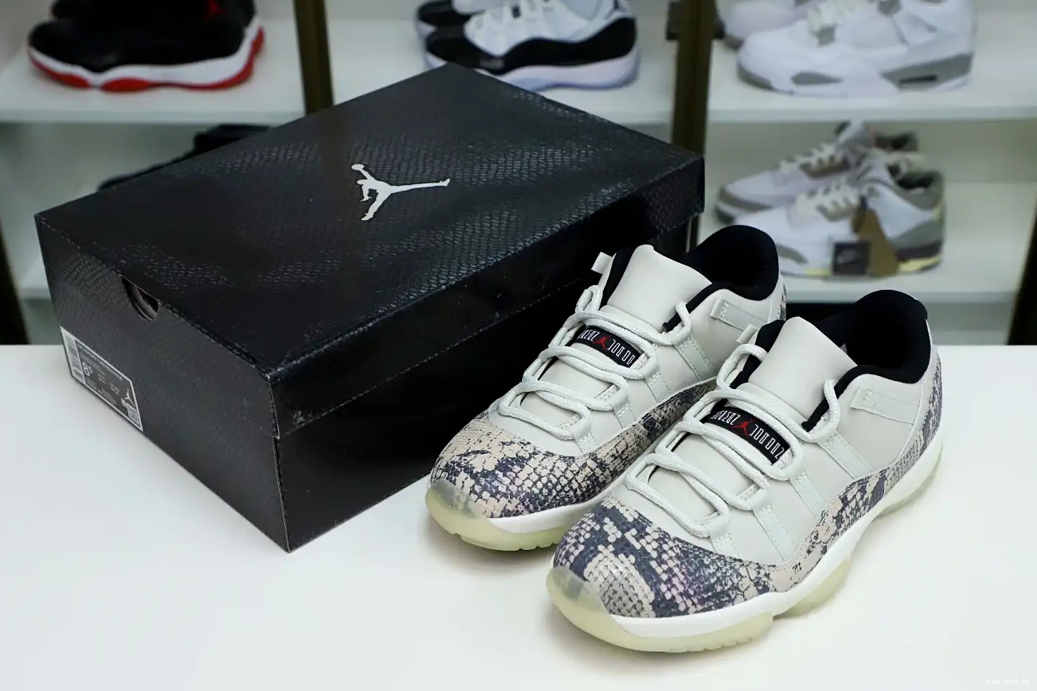 AIR SNAKESKIN LOW JORDAN 11 LIGHT Kimikick BONE 0807